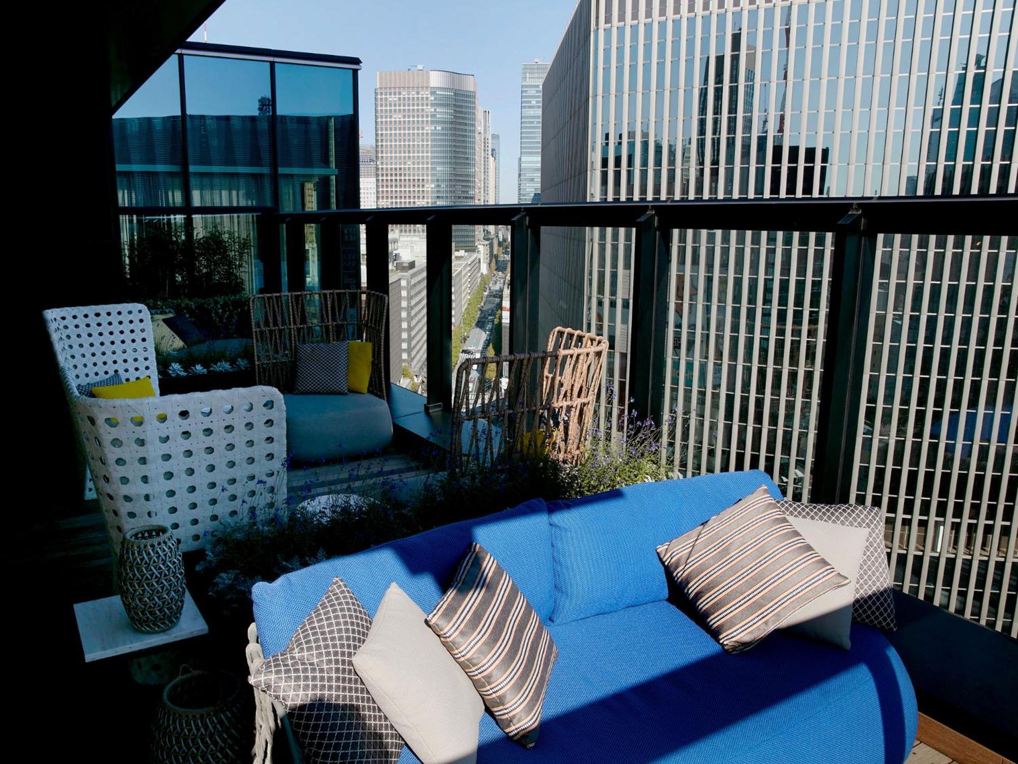 เดอะ เกท โฮเต็ล โตเกียว บาย ฮูลิค Hotel ภายนอก รูปภาพ A balcony in a condominium in Japan